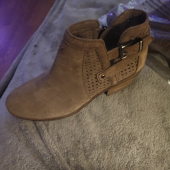 Vince Camuto boots - Picture 3 of 7